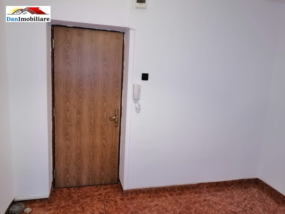 Apartament nemobilat, 2 camere, Piața Victoriei