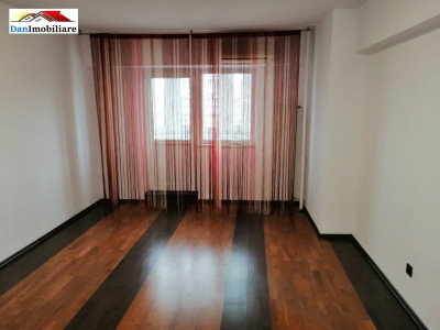 Apartament nemobilat, 2 camere, Piața Victoriei