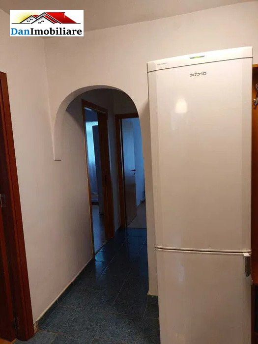 Apartament cu 3 camere în zona Trapezului