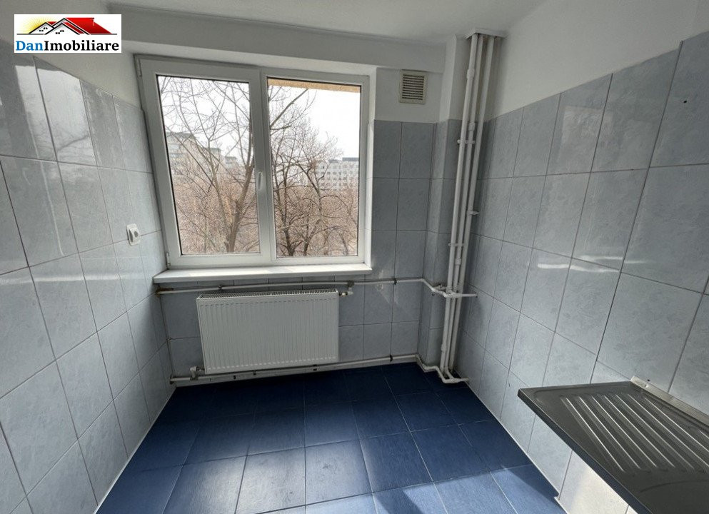 Apartament cu 3 camere în zona Gării de Nord