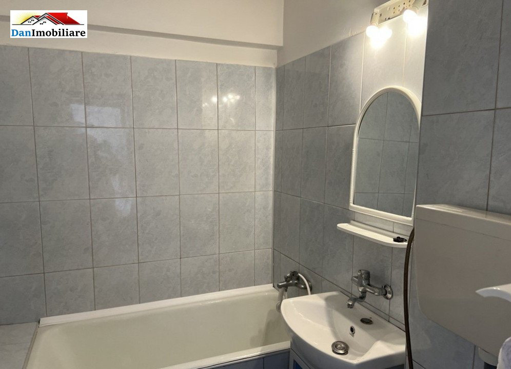 Apartament cu 3 camere în zona Gării de Nord