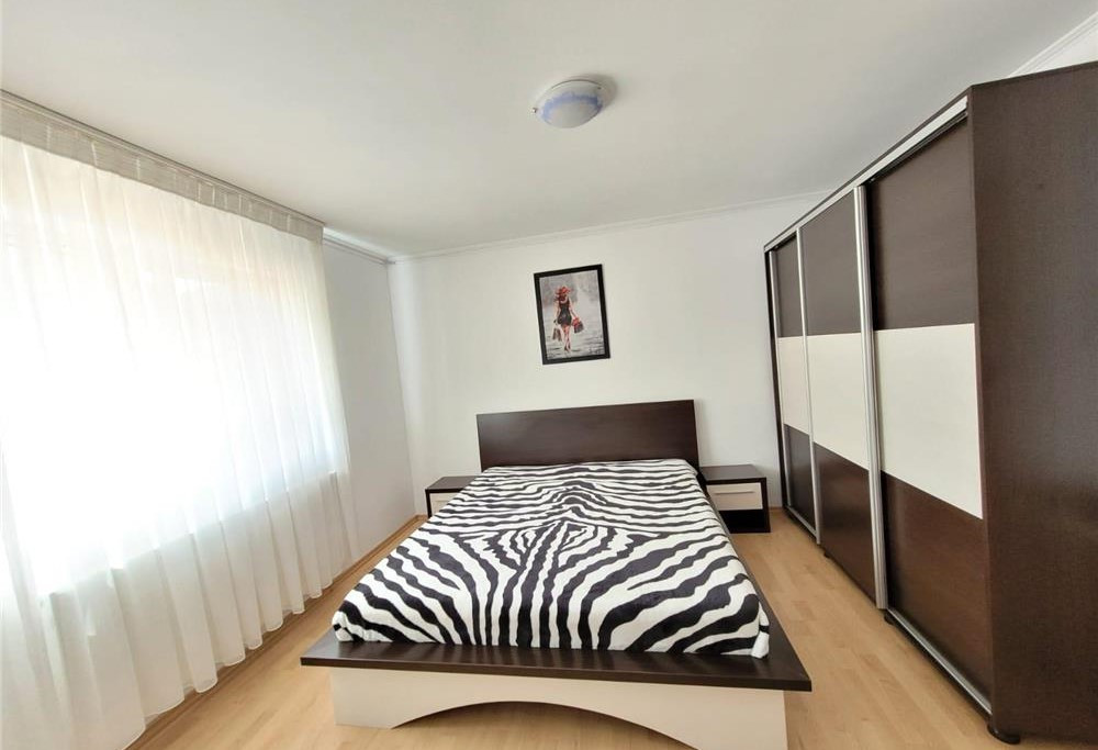 Apartament cu 3 camere în Popești Leordeni