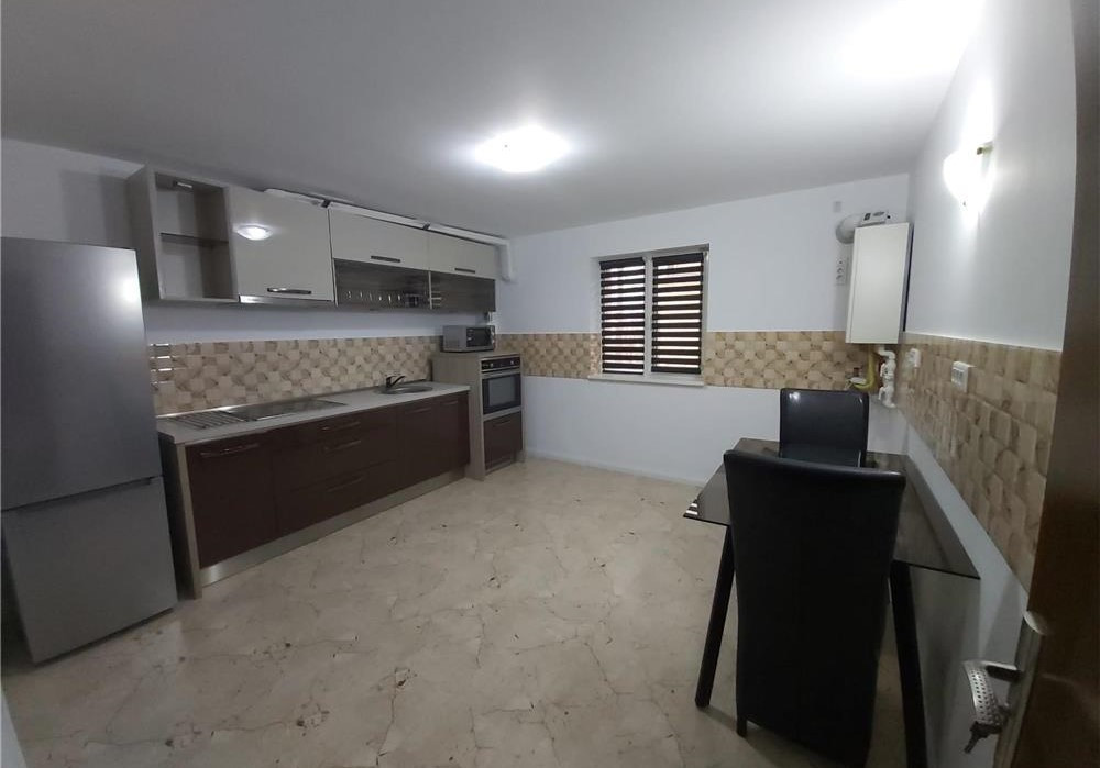 Apartament cu 3 camere în Popești Leordeni