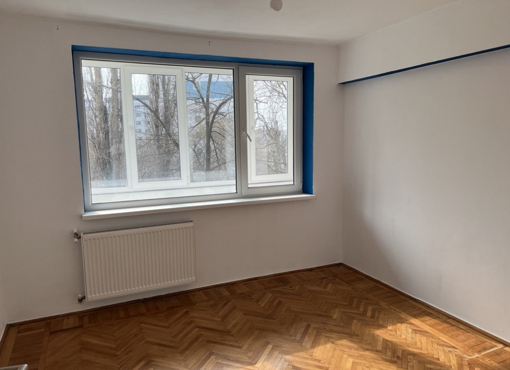 Apartament cu 3 camere în zona Gării de Nord