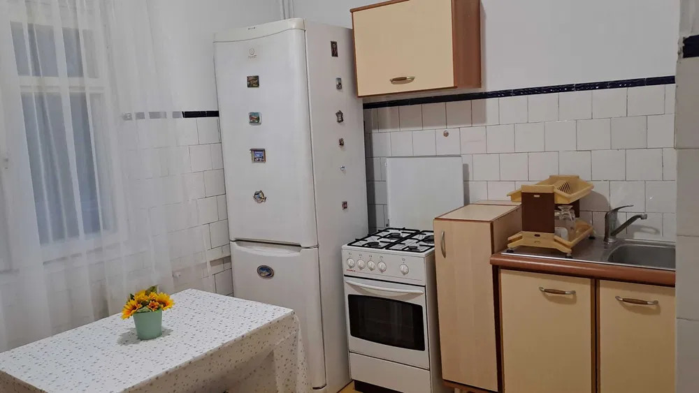 Apartament cu 3 camere în zona Păcii