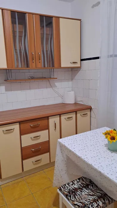 Apartament cu 3 camere în zona Păcii