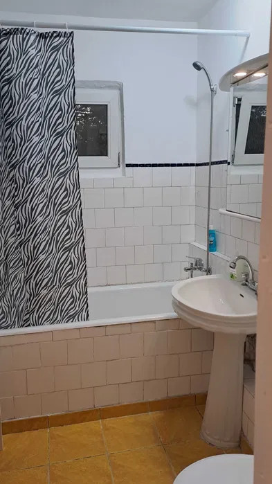 Apartament cu 3 camere în zona Păcii